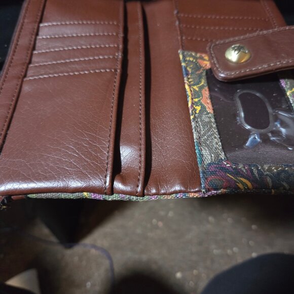 WOMANS WALLET BY RELIC - Picture 2 of 5